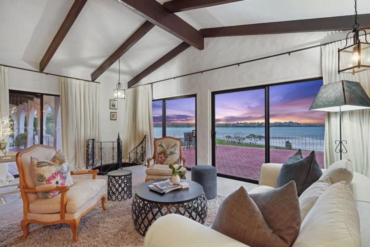 Magnificent Beachfront Mansion - Pool - Fireplace أوكلاند المظهر الخارجي الصورة