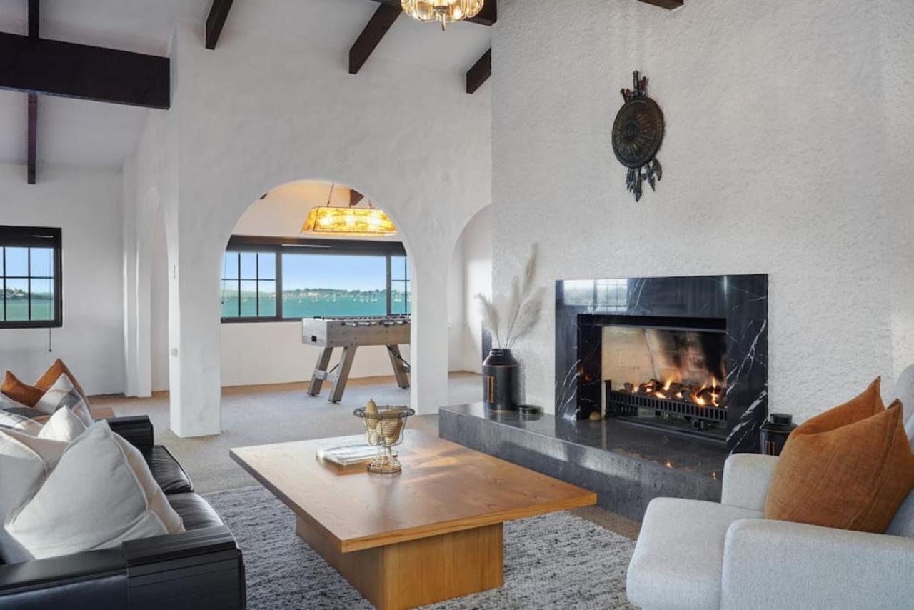 Magnificent Beachfront Mansion - Pool - Fireplace أوكلاند المظهر الخارجي الصورة