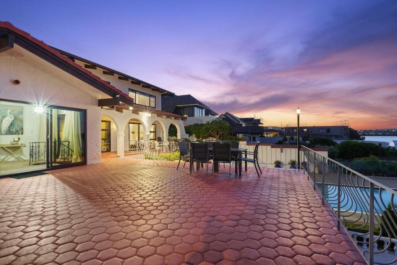 Magnificent Beachfront Mansion - Pool - Fireplace أوكلاند المظهر الخارجي الصورة