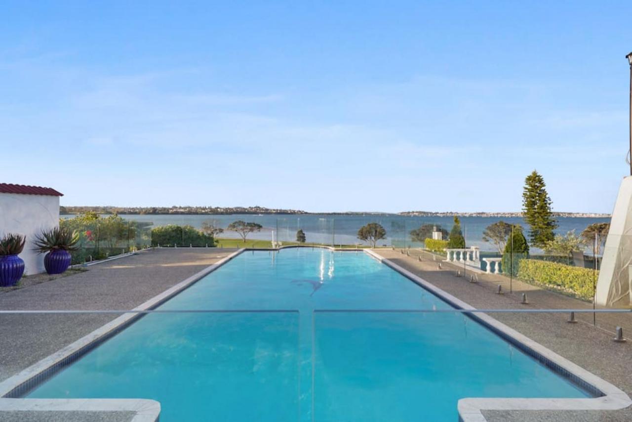 Magnificent Beachfront Mansion - Pool - Fireplace أوكلاند المظهر الخارجي الصورة