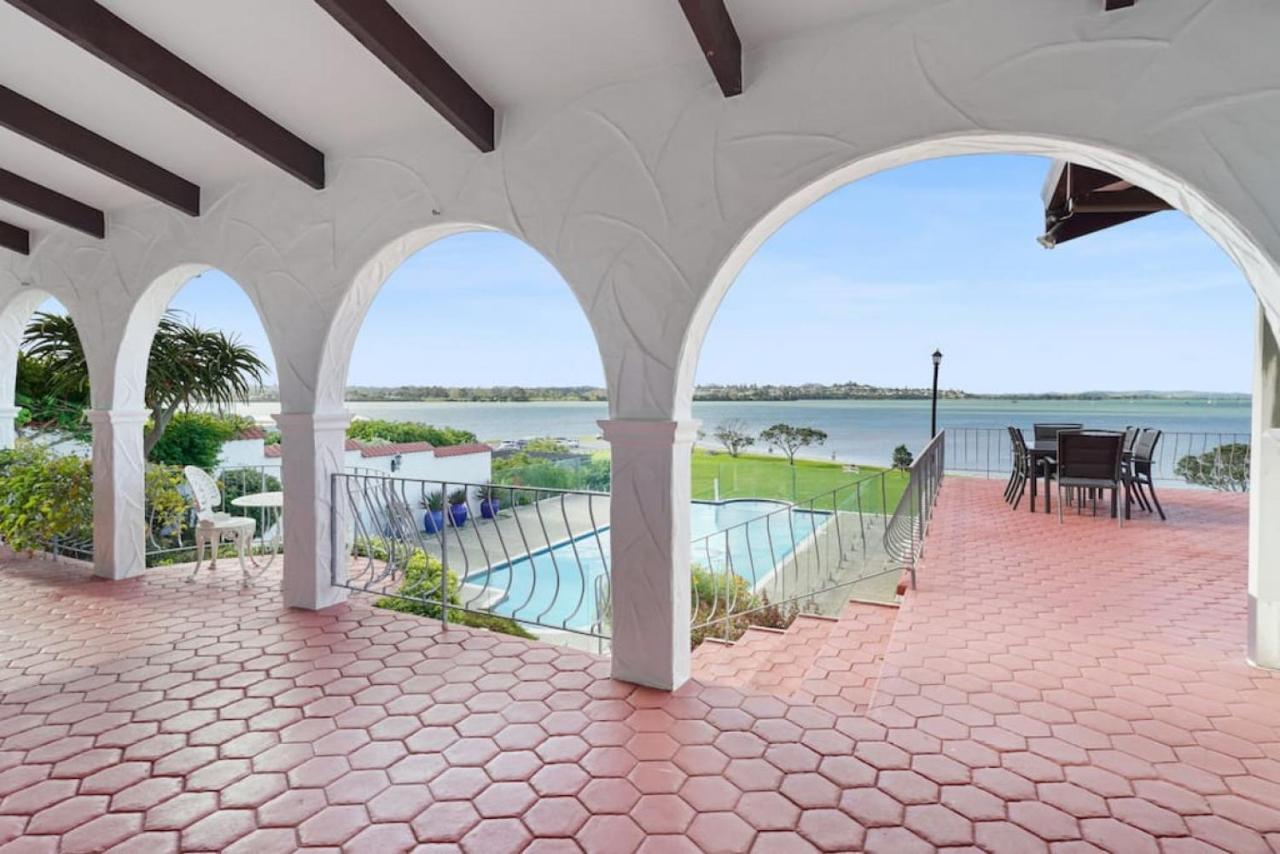 Magnificent Beachfront Mansion - Pool - Fireplace أوكلاند المظهر الخارجي الصورة