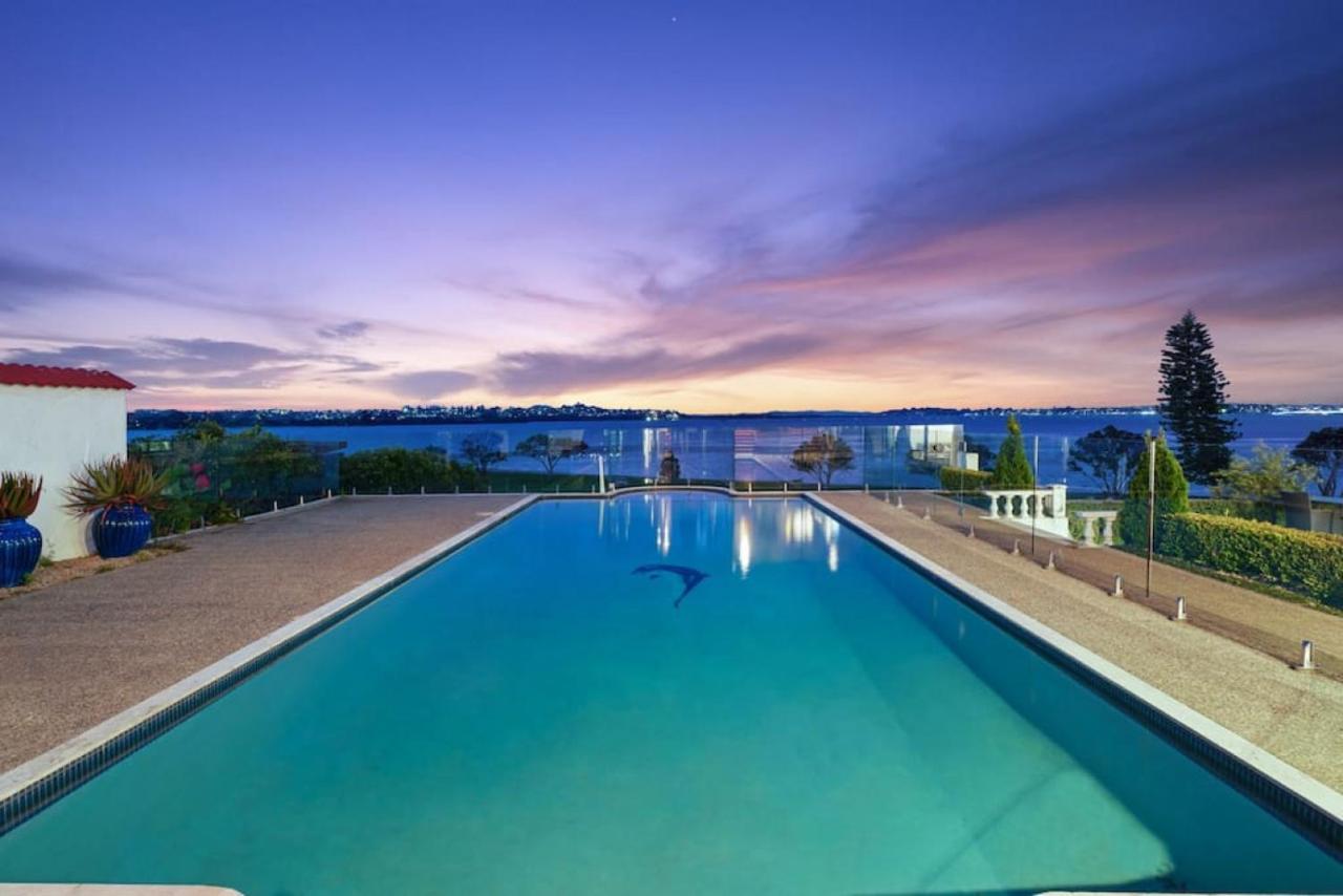 Magnificent Beachfront Mansion - Pool - Fireplace أوكلاند المظهر الخارجي الصورة