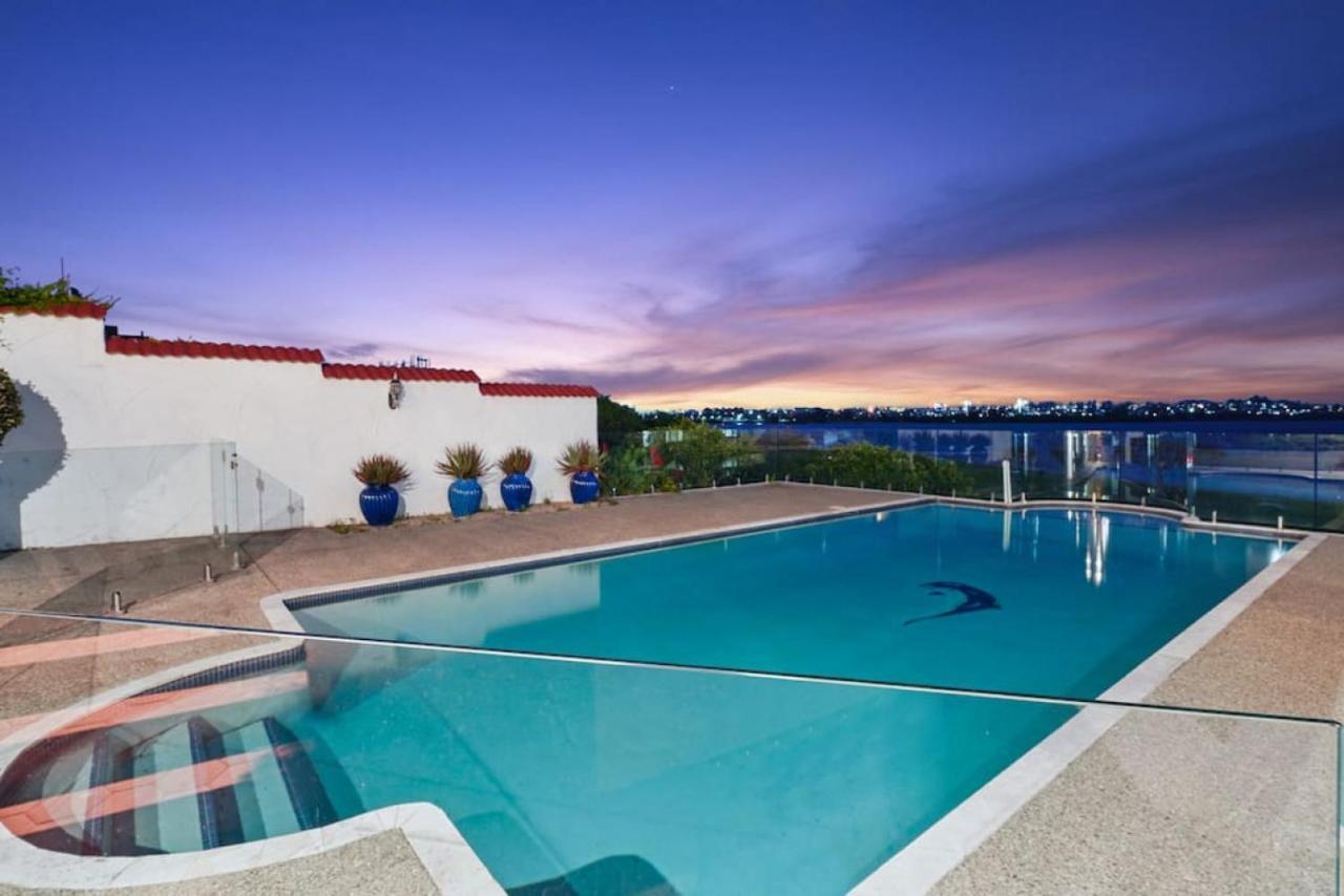 Magnificent Beachfront Mansion - Pool - Fireplace أوكلاند المظهر الخارجي الصورة
