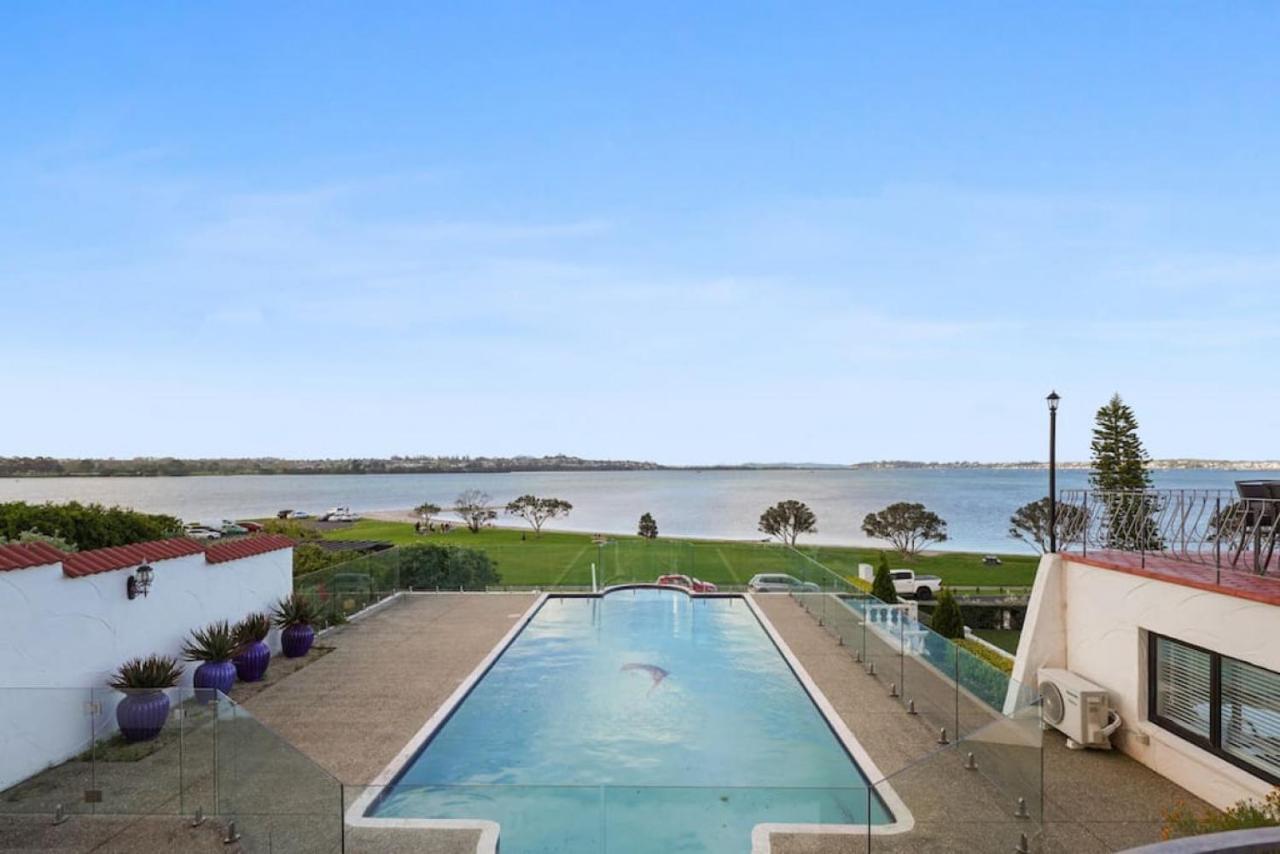 Magnificent Beachfront Mansion - Pool - Fireplace أوكلاند المظهر الخارجي الصورة